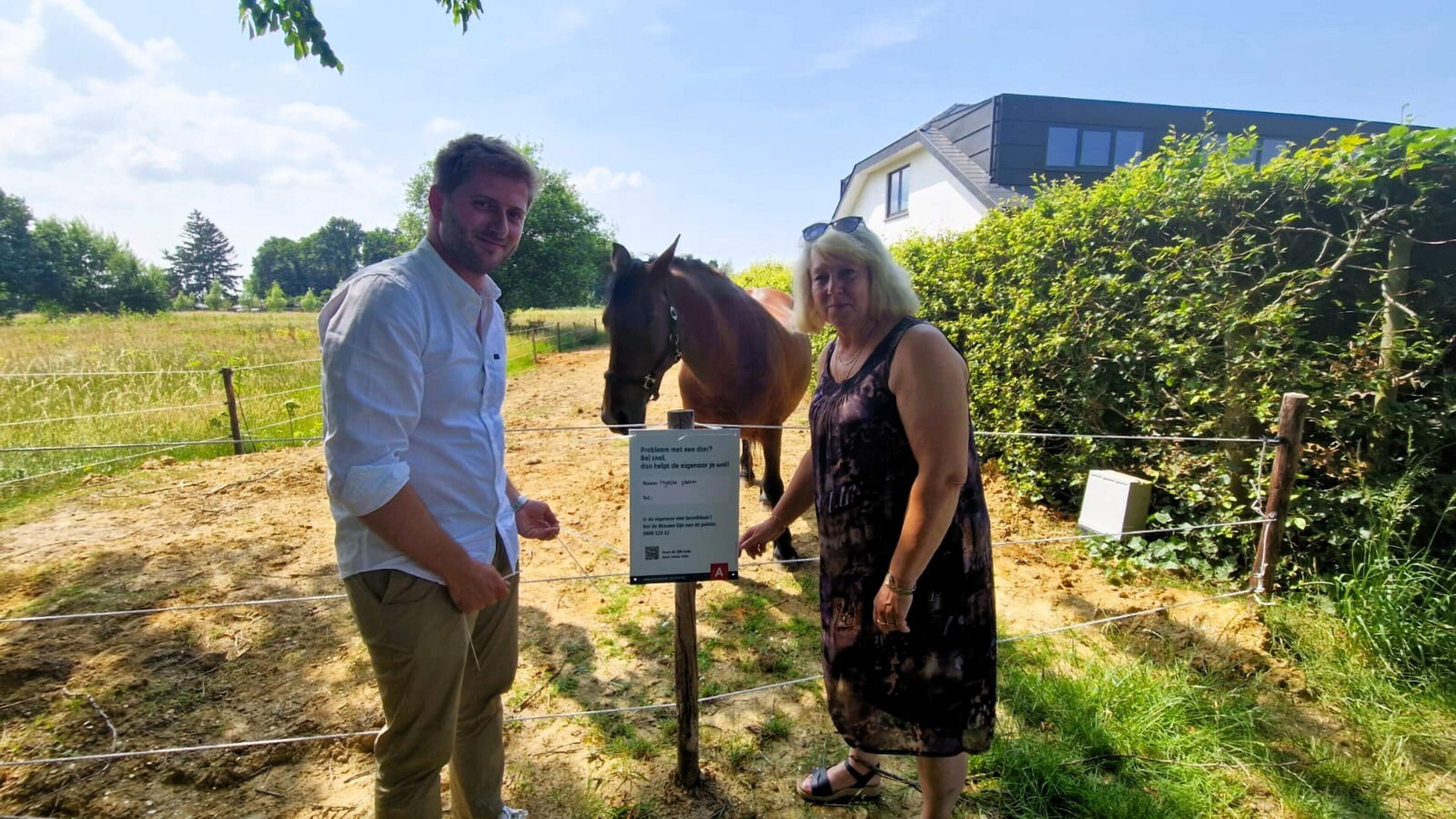 Hangt er een schaap in de prikkeldraad? Bel direct met eigenaar dankzij project ‘weidedieren in nood