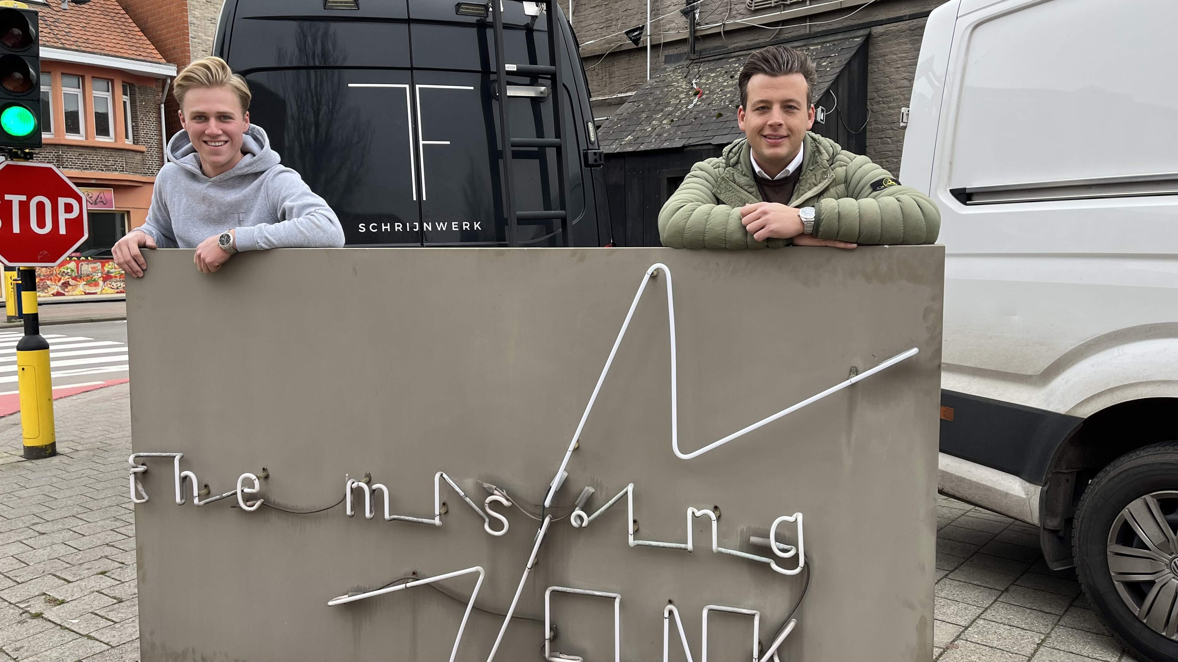 Van neon tot tapkraan, zij gaan naar huis met de overblijfselen van The Missing Link: “Anderen kopen