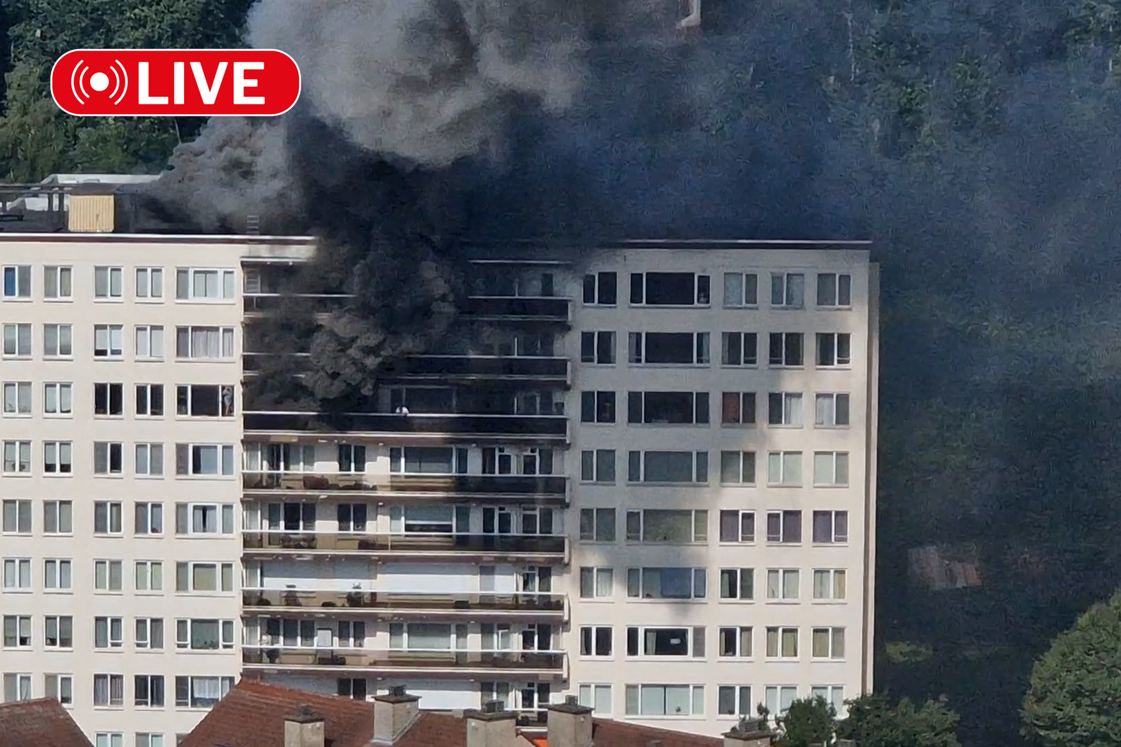 Zeker zes doden bij brand in appartementsgebouw op Linkeroever, brandweer  zoekt nog naar slachtoffers | GVA